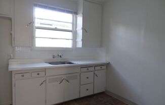 (AR/JI/YO:C) 10812-32 1/2 White Street