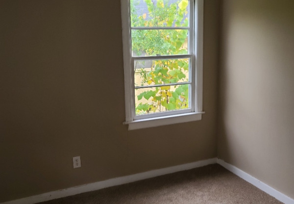 2 beds, 1 bath, 880 sqft, $800