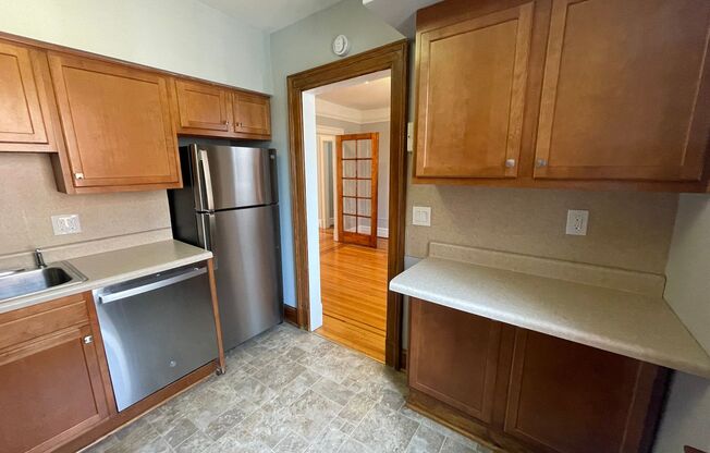 2 beds, 1 bath, 1,150 sqft, $1,750, Unit 11