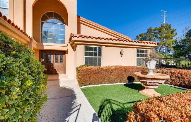 BEAUTIFUL 4 bedroom home with 2 Primary bedrooms in Canyon Gate Golf Course Community!