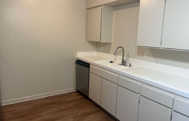 2 beds, 1 bath, 730 sqft, $1,600, Unit 151