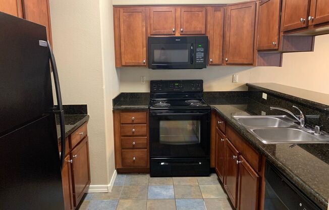 2 bed 2 bath Unit In The Heart of Tempe!