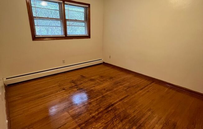 2 beds, 1.5 baths, 900 sqft, $1,440, Unit F-3