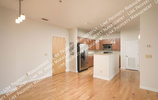 2 beds, 1 bath, $1,400, Unit APARTMENT 305