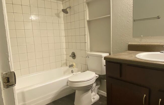 2 beds, 1 bath, 855 sqft, $815, Unit 2808-111