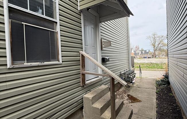 347-349 1/2 E Welch Ave