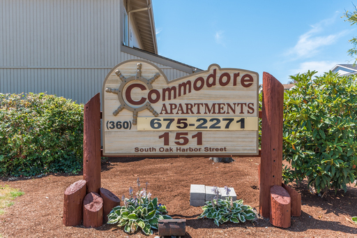 Commodore (151 S Oak Harbor St.)