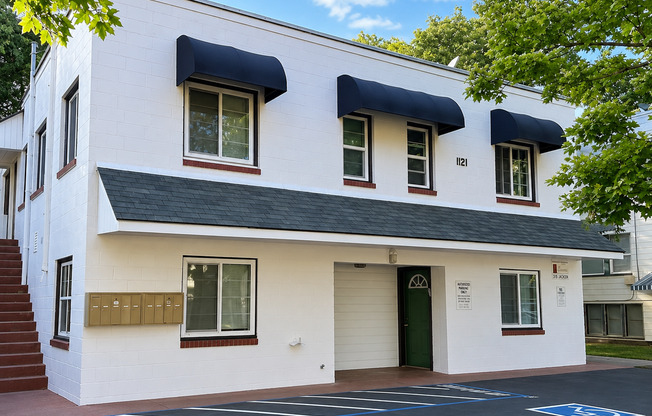 1121 AND 1129 MAGNOLIA AVE