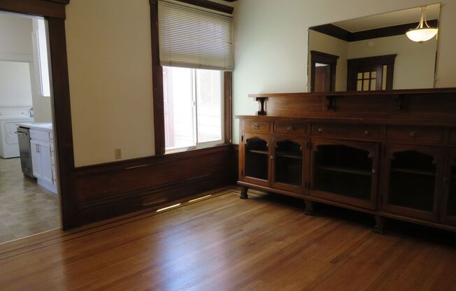 2 beds, 1 bath, $5,800, Unit 610