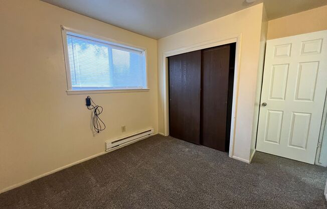 2 beds, 1 bath, $925, Unit 1150 McKinley Ave