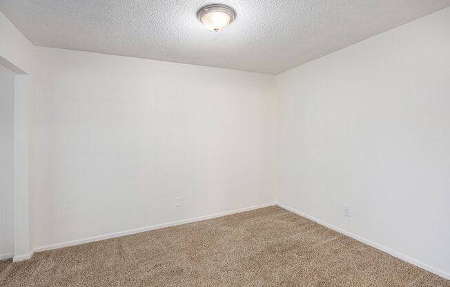 1 bed, 1 bath, 870 sqft, $899, Unit 7050 Unit #131
