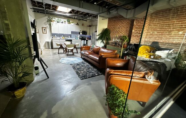 3814 Farnam | Flats - Office