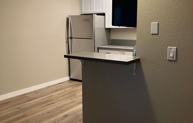 2 beds, 1 bath, 727 sqft, $1,695, Unit 23