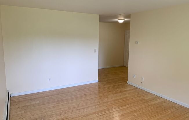 2 beds, 1 bath, $1,000, Unit 209