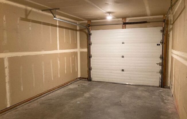 2 beds, 1 bath, 868 sqft, $1,900, Unit 6