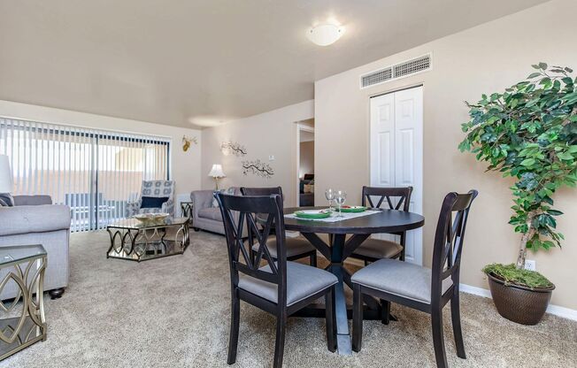 2 beds, 1 bath, 760 sqft, $1,129