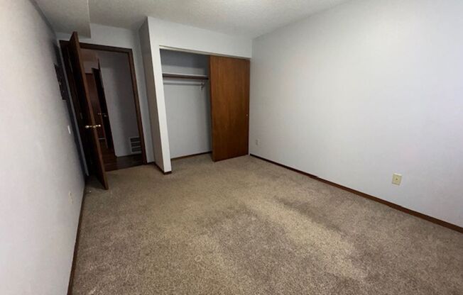 1 bed, 1 bath, $850, Unit #4