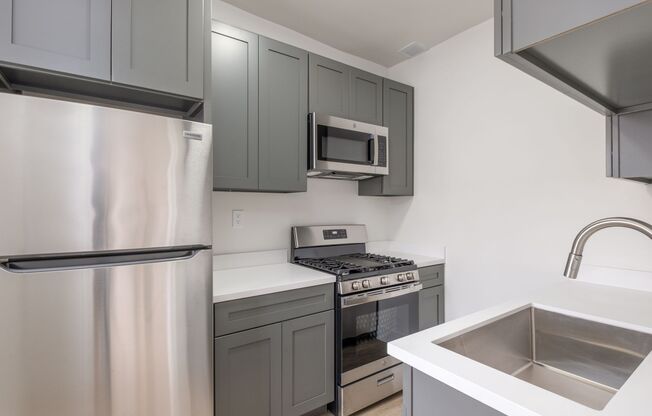 Studio, 1 bath, 400 sqft, $1,395, Unit 214