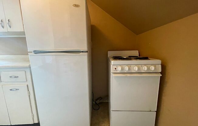 Studio, 1 bath, 420 sqft, $570