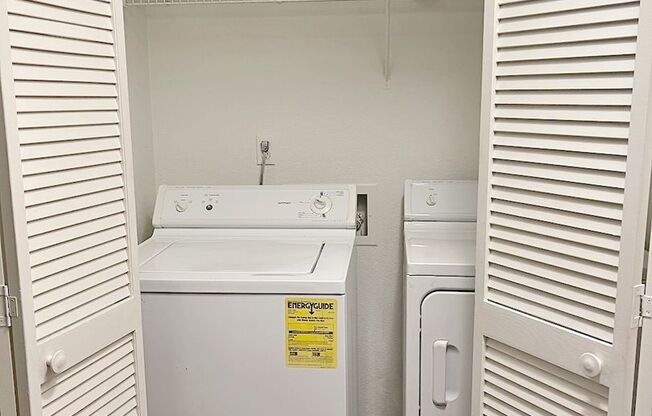 3 beds, 2 baths, $1,600, Unit Unit 2201