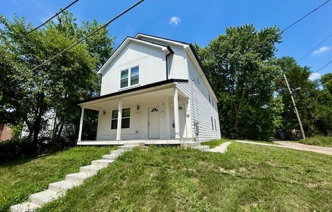 Charming 3-Bedroom 2 Bathroom Duplex in the Heart of Indianapolis