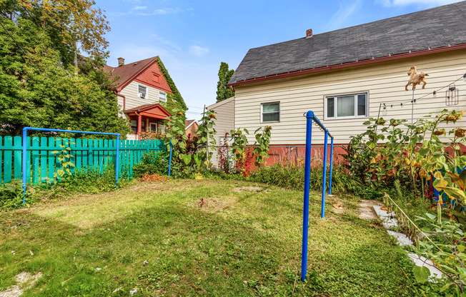 926 E LOCUST ST