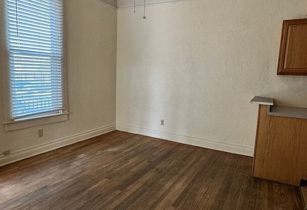 1 bed, 1 bath, $950, Unit Apt. 4