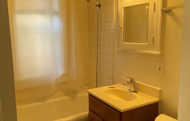 1 bed, 1 bath, 775 sqft, $1,115, Unit 8