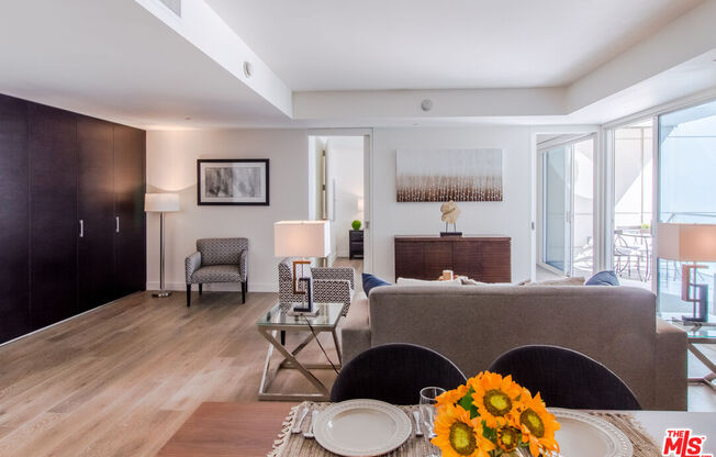 1 bed, 1 bath, 920 sqft, $3,990, Unit 4L