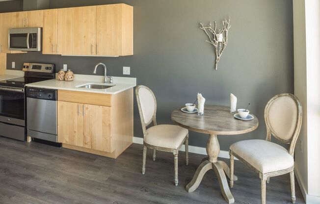 1 bed, 1 bath, 739 sqft, $1,795, Unit 212