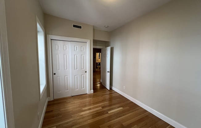 2 beds, 1 bath, 650 sqft, $2,700, Unit 2