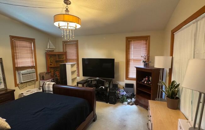 3 beds, 3 baths, $3,800