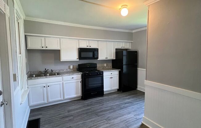 2 beds, 1 bath, $825, Unit 604 Lower