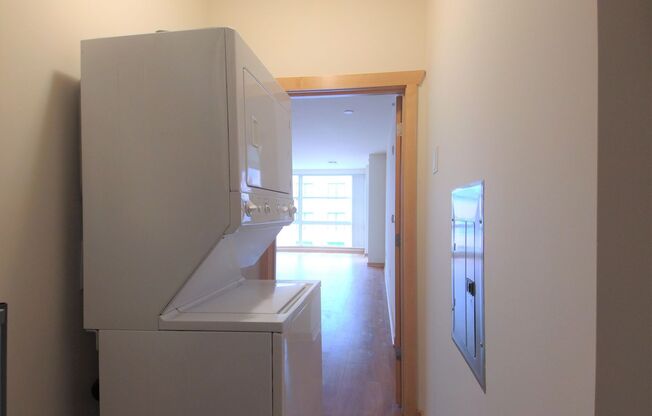 1 bed, 1 bath, 1,120 sqft, $2,025, Unit 400