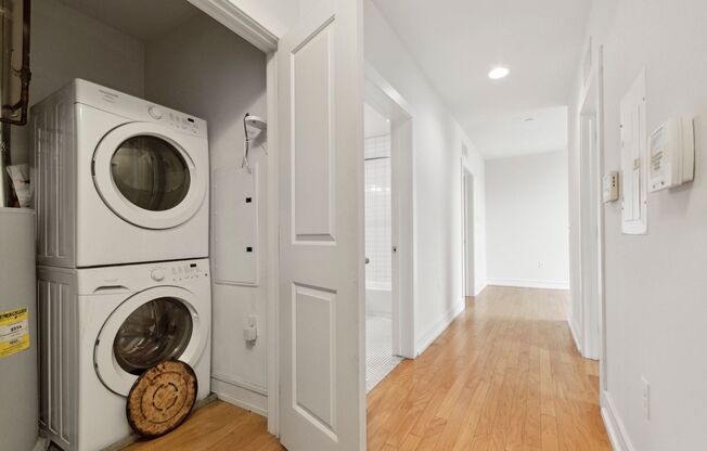 3 beds, 1 bath, 800 sqft, $1,400, Unit Unit 402