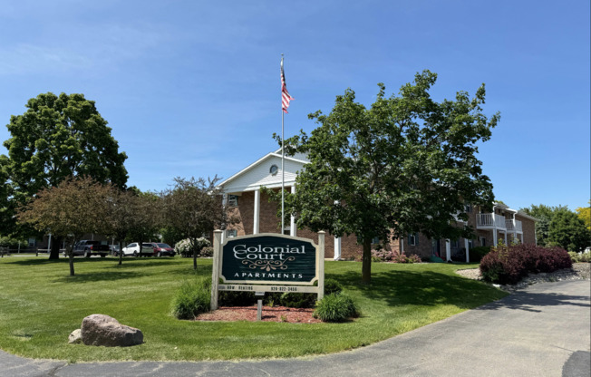 Colonial Court Apartments