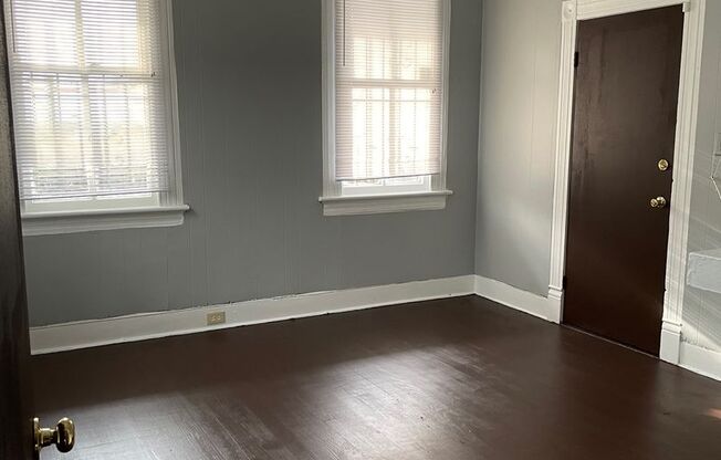 Nice 1 bedroom, 1 bath rental on Coming Street.  Available now...