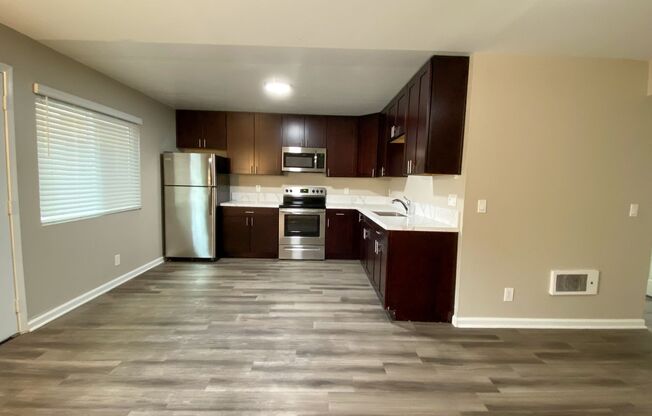 3 beds, 1 bath, $2,699, Unit 4964-07