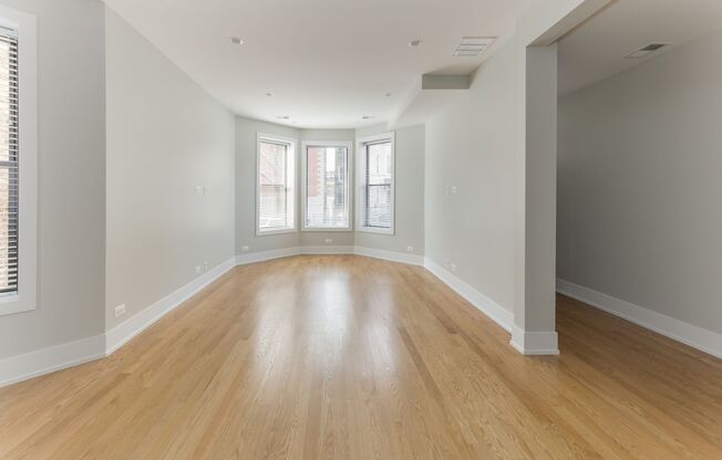 2 beds, 1 bath, 1,055 sqft, $3,850, Unit 3525W-1F