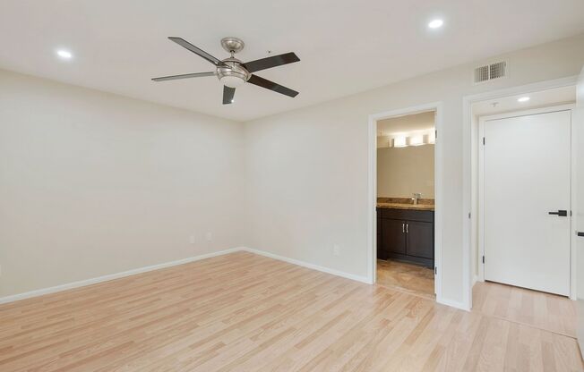2 beds, 2 baths, $2,000, Unit Unit 2093