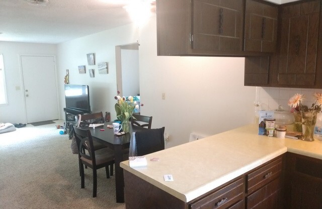 2 Bedroom Duplex located on East Side of MHK!