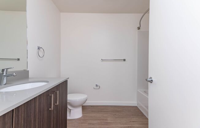 Studio, 1 bath, 475 sqft, $1,275, Unit 517
