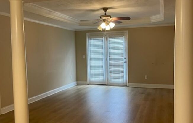 Charming Townhome Near Medical Facilities and Colleges