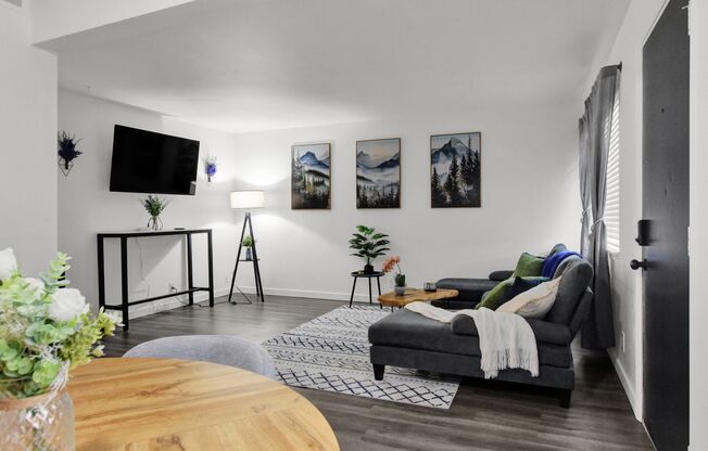 2 beds, 1 bath, 845 sqft, $1,295, Unit 23 E St. Elmo Ave. Unit 108