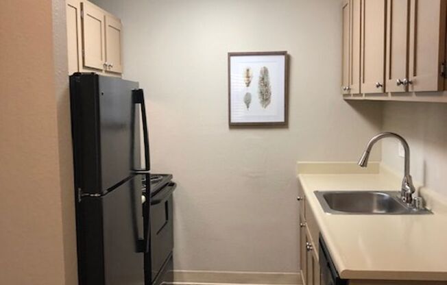 2 beds, 1 bath, $1,595, Unit 07