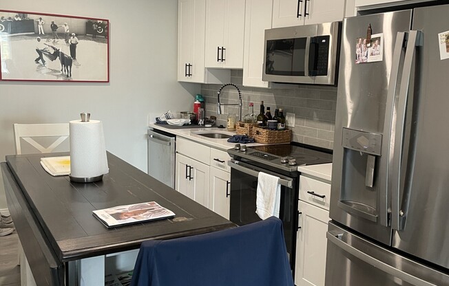 2 beds, 2 baths, 924 sqft, $4,050, Unit 406