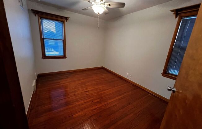 Large 3BR Single Family in St. Francis!!