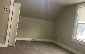 2 beds, 1 bath, 594 sqft, $650