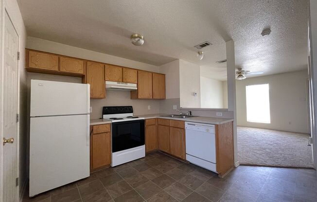 2 beds, 1.5 baths, 900 sqft, $825, Unit Apt B