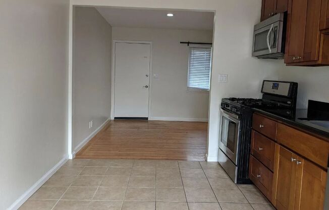 2 beds, 1 bath, $3,095, Unit # A